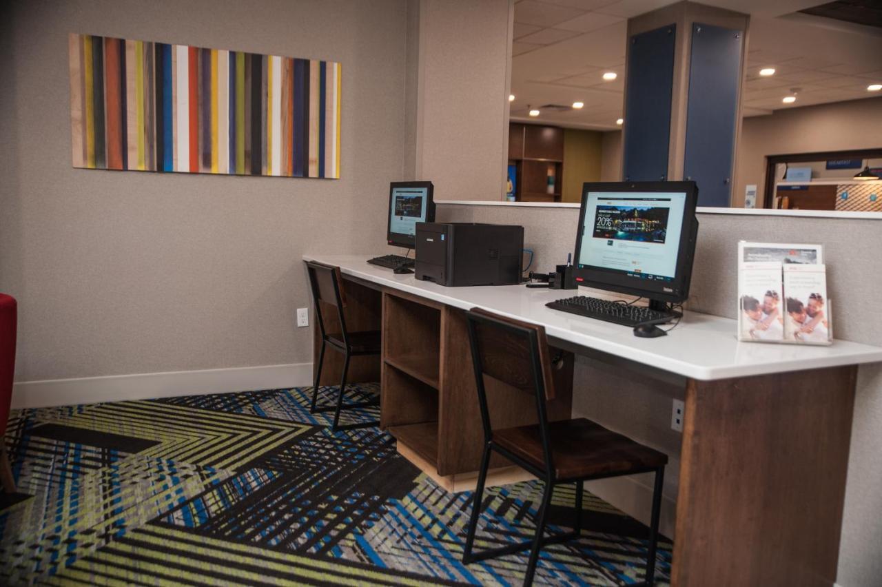 Holiday Inn Express Hotel & Suites Norfolk By Ihg Exterior photo