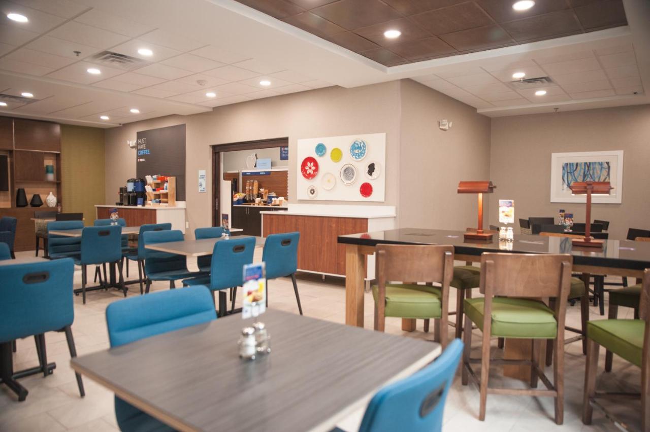 Holiday Inn Express Hotel & Suites Norfolk By Ihg Exterior photo
