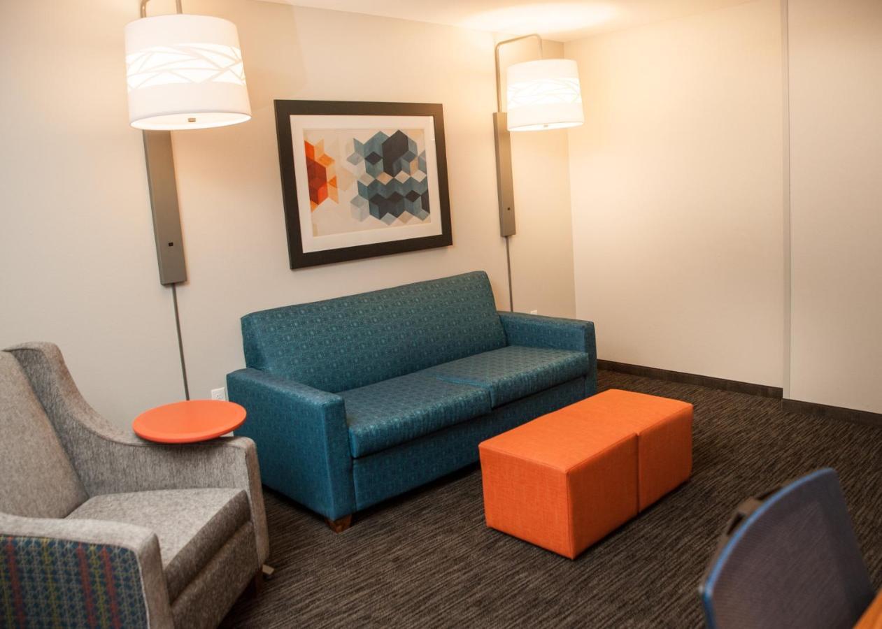 Holiday Inn Express Hotel & Suites Norfolk By Ihg Exterior photo