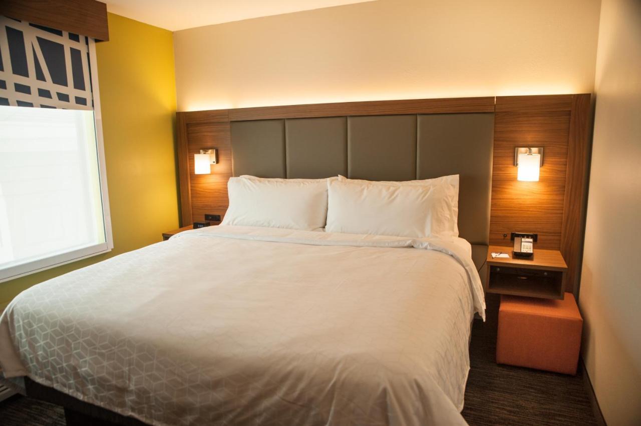 Holiday Inn Express Hotel & Suites Norfolk By Ihg Exterior photo