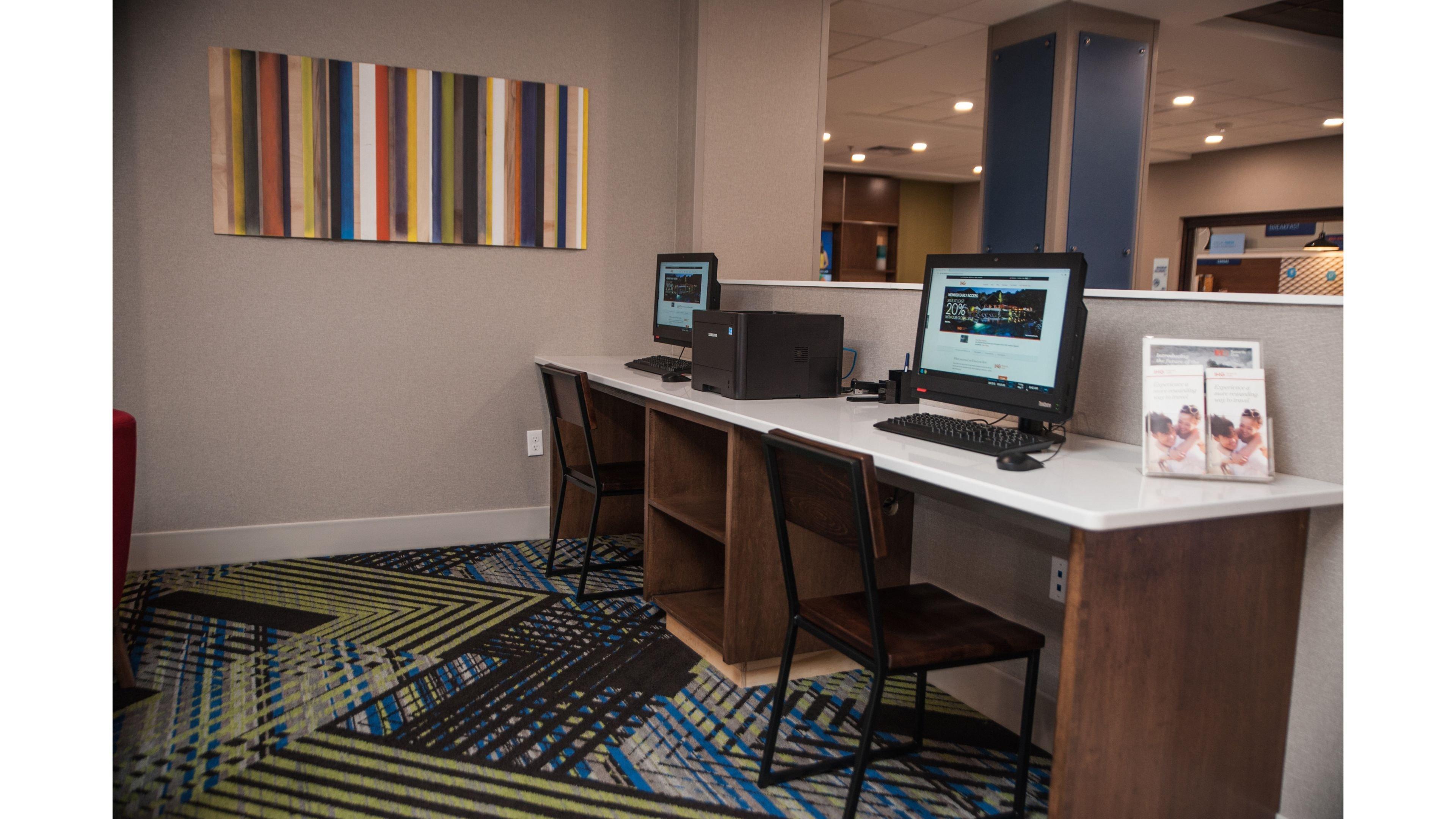 Holiday Inn Express Hotel & Suites Norfolk By Ihg Exterior photo