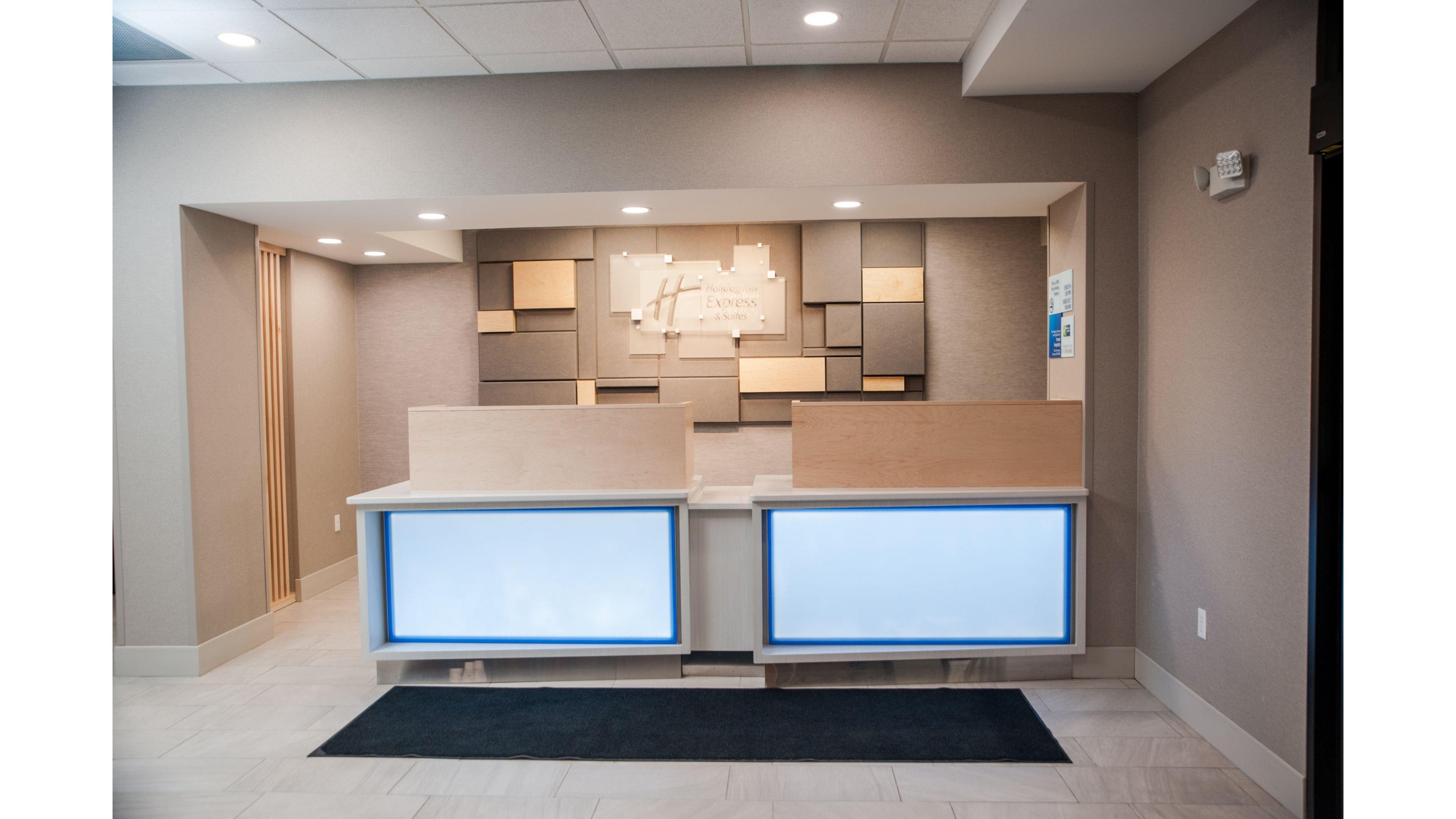 Holiday Inn Express Hotel & Suites Norfolk By Ihg Exterior photo