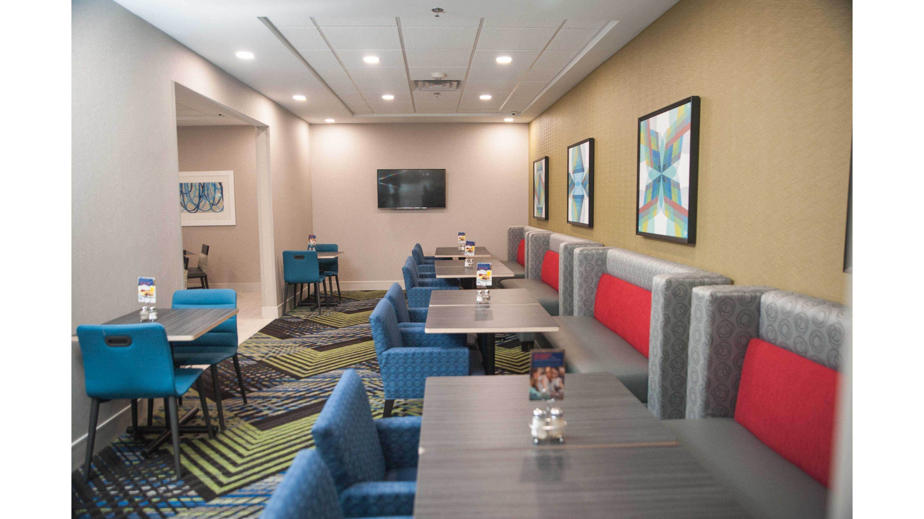 Holiday Inn Express Hotel & Suites Norfolk By Ihg Exterior photo