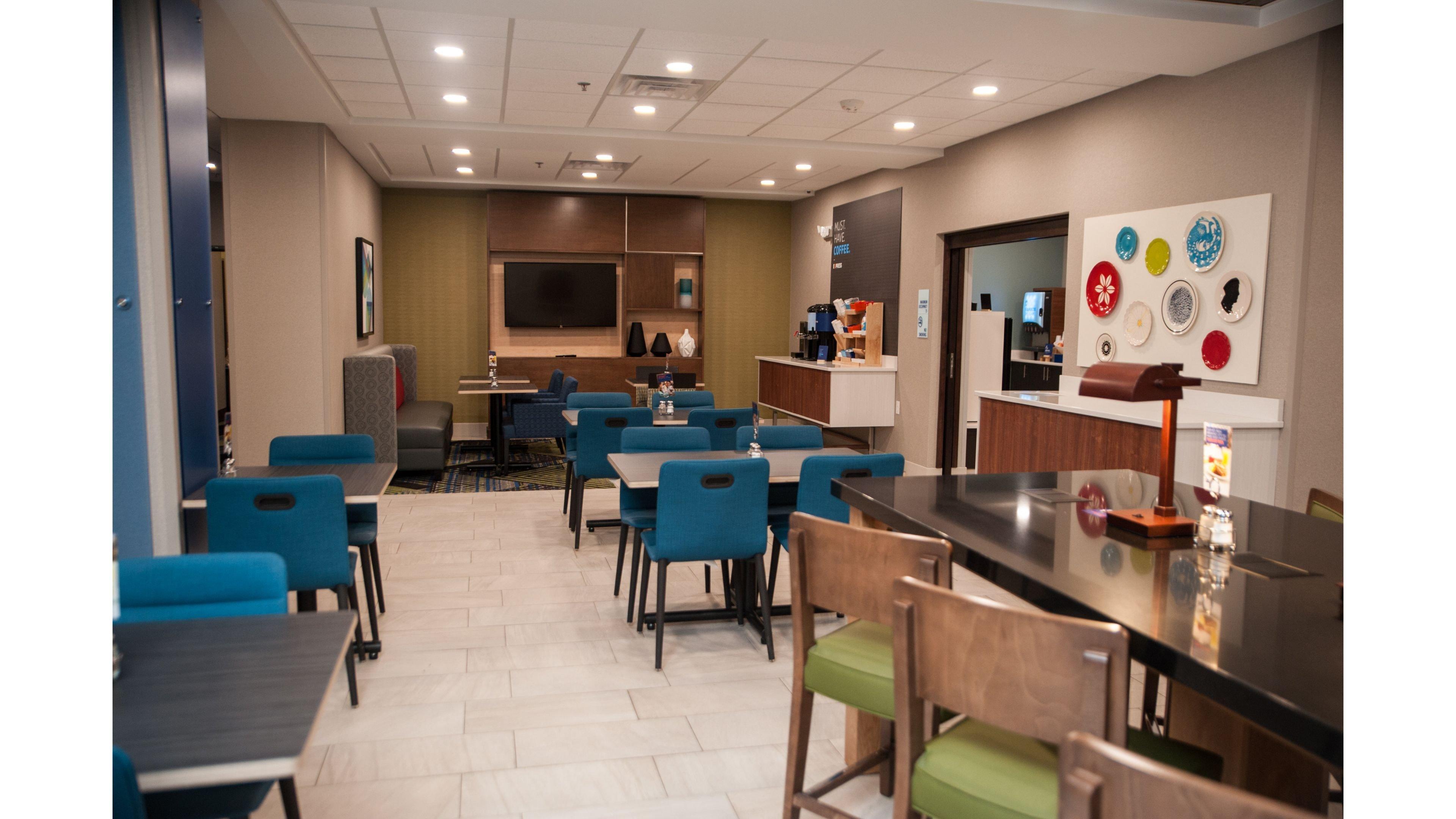Holiday Inn Express Hotel & Suites Norfolk By Ihg Exterior photo