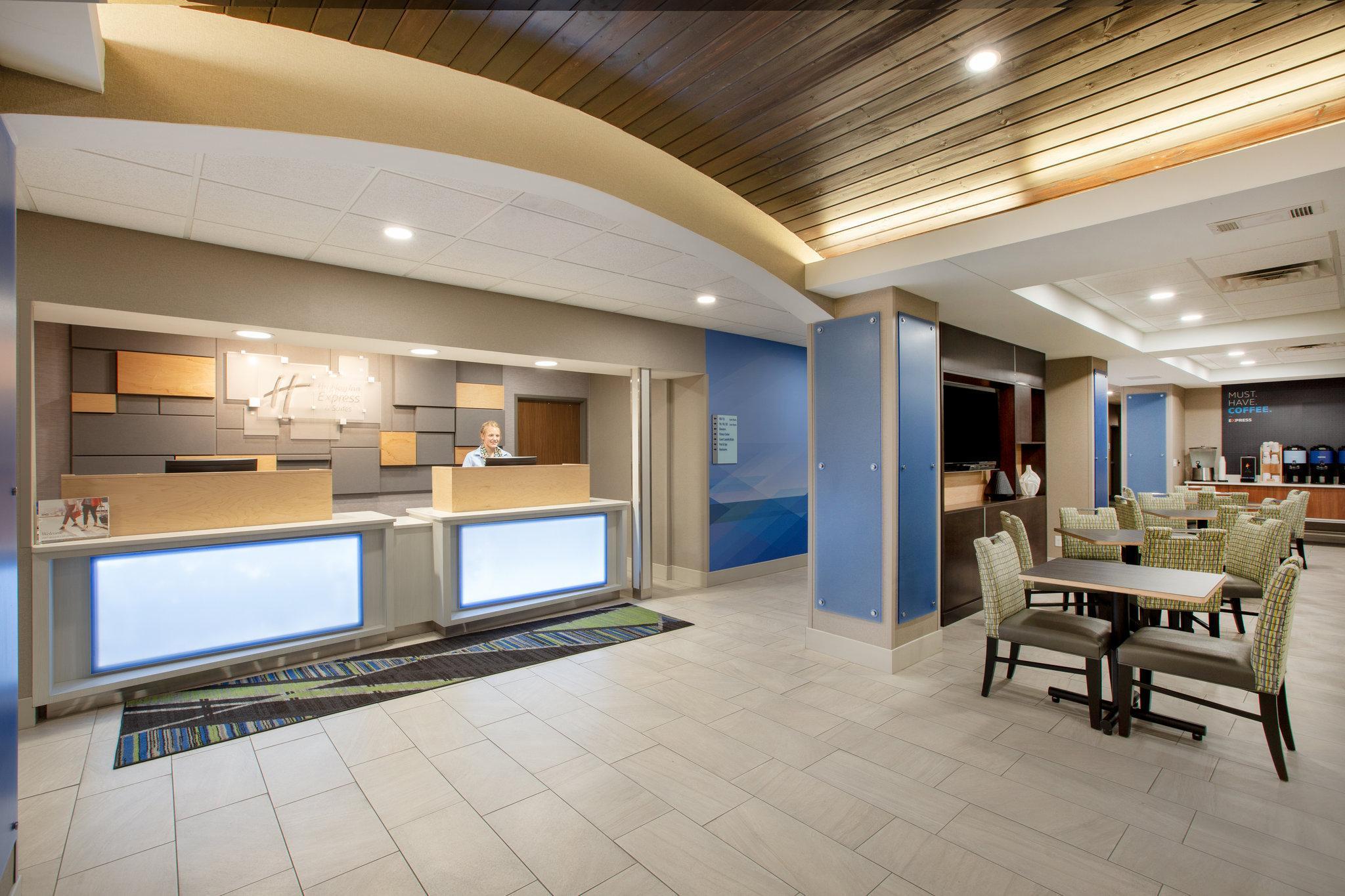 Holiday Inn Express Hotel & Suites Norfolk By Ihg Exterior photo