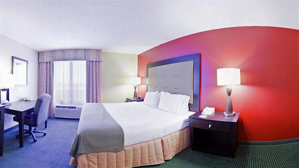 Holiday Inn Express Hotel & Suites Norfolk By Ihg Exterior photo