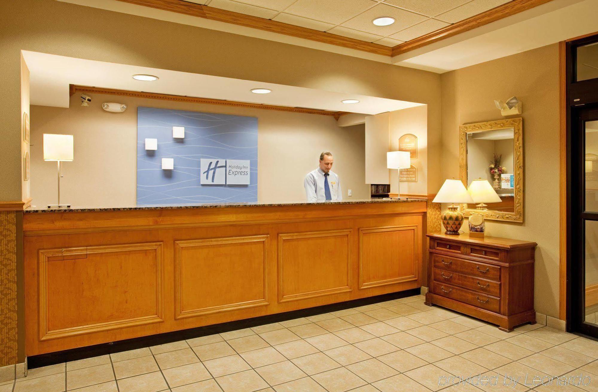 Holiday Inn Express Hotel & Suites Norfolk By Ihg Interior photo