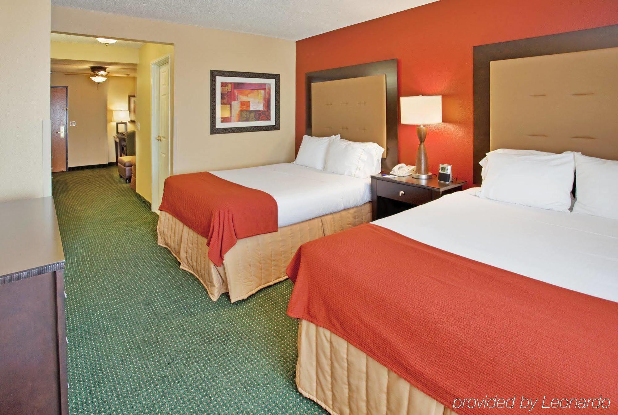 Holiday Inn Express Hotel & Suites Norfolk, An Ihg Hotel Room photo