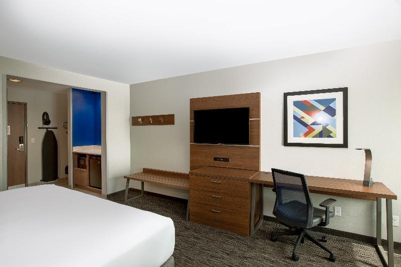 Holiday Inn Express Hotel & Suites Norfolk By Ihg Exterior photo